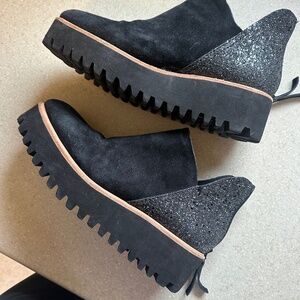ALL BLACK - Suede Boot - Platform Tread Shootie